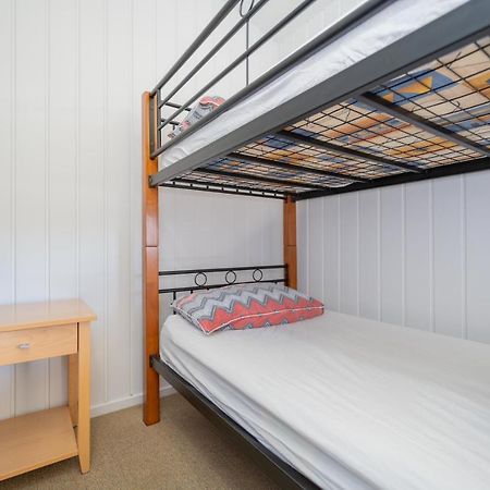 Te Anau Central Backpackers Esterno foto
