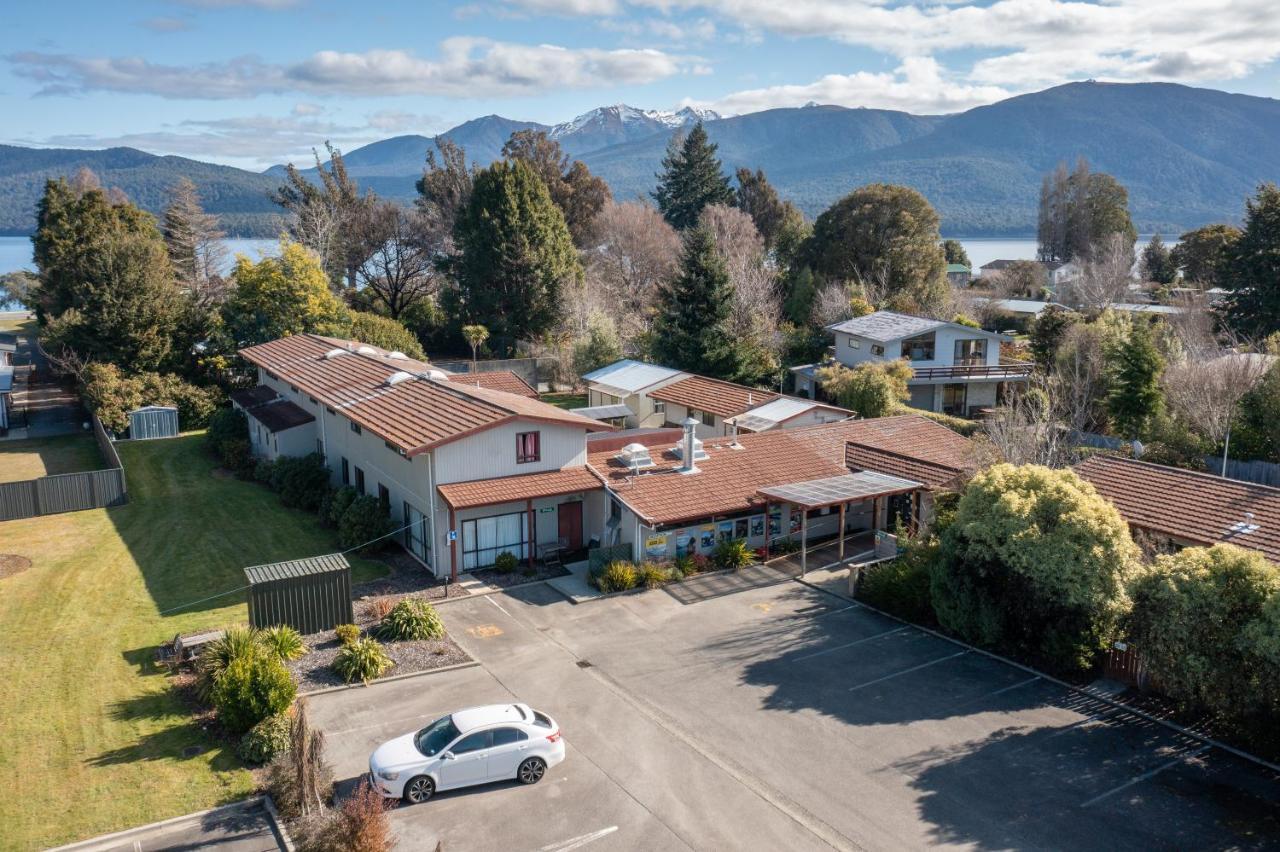 Te Anau Central Backpackers Esterno foto
