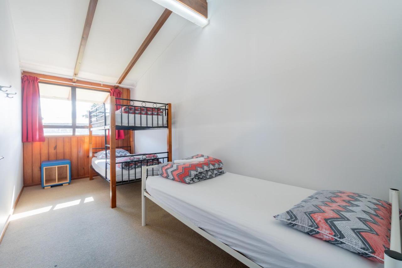 Te Anau Central Backpackers Esterno foto