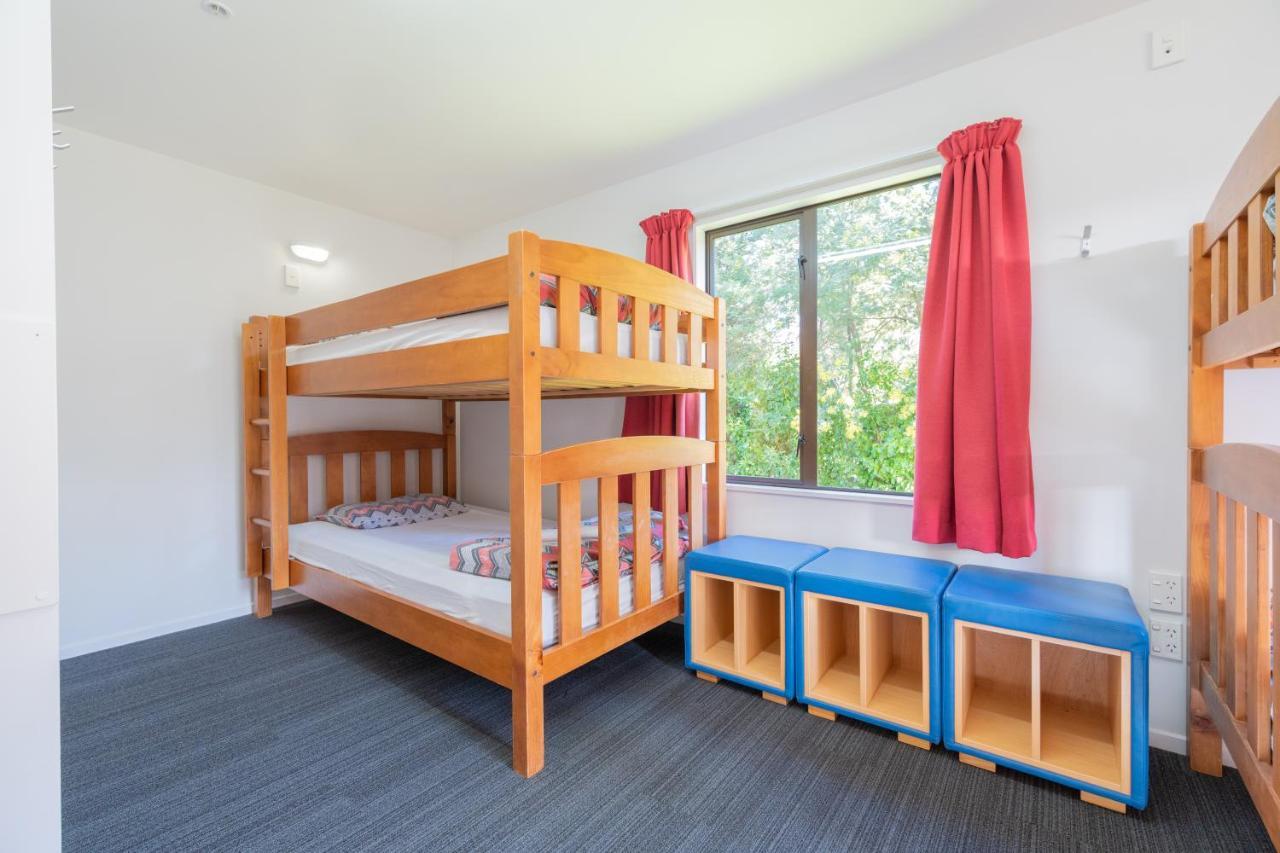 Te Anau Central Backpackers Esterno foto