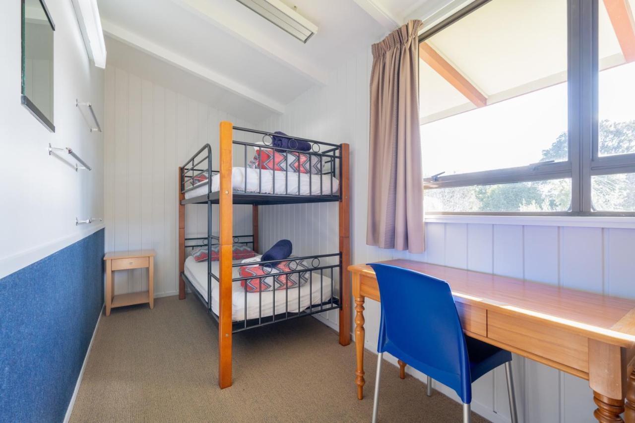 Te Anau Central Backpackers Esterno foto