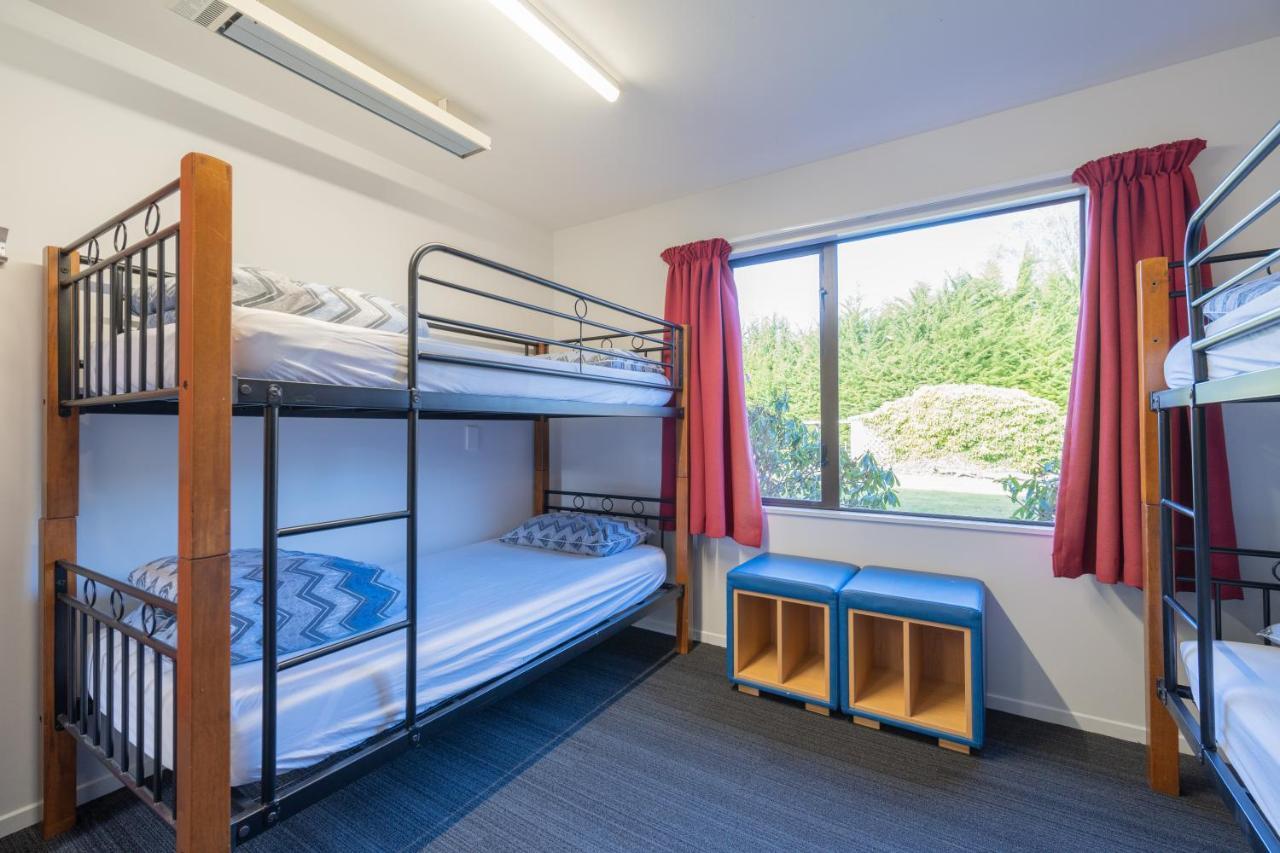 Te Anau Central Backpackers Esterno foto