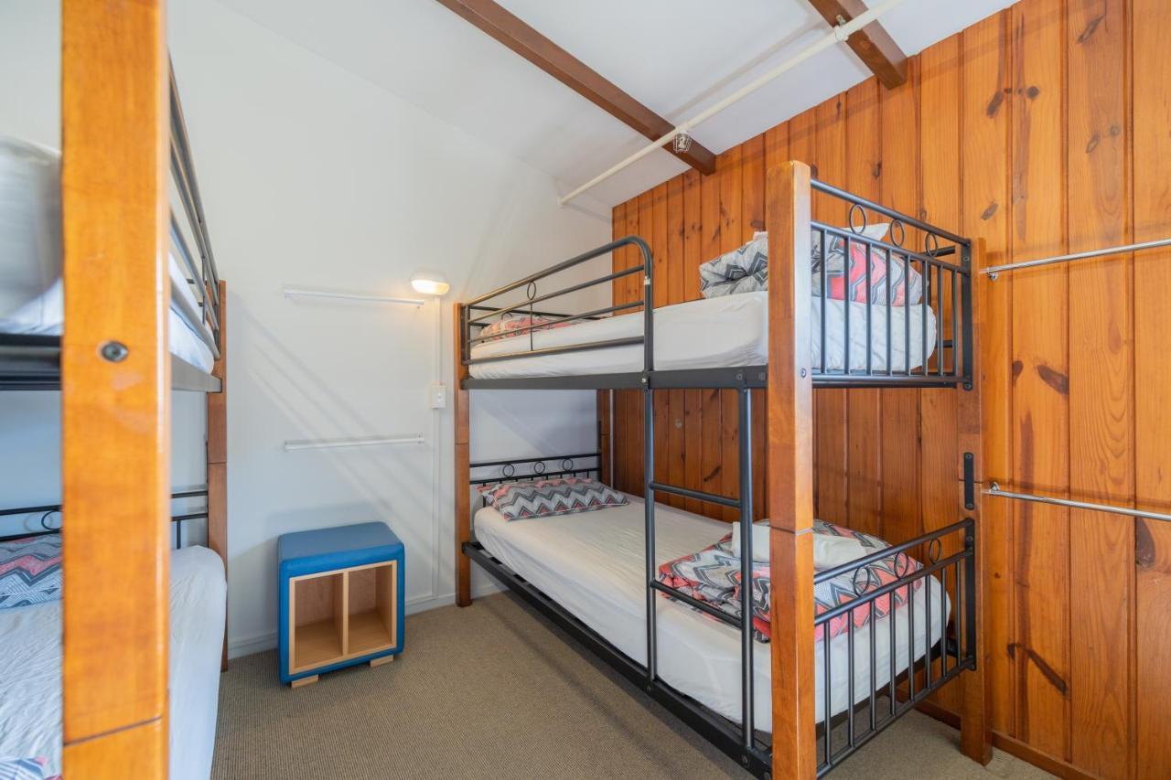 Te Anau Central Backpackers Esterno foto