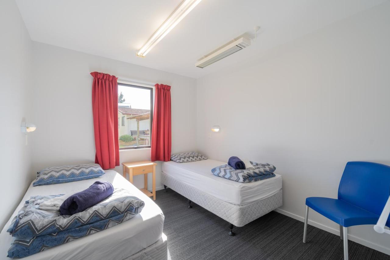 Te Anau Central Backpackers Esterno foto