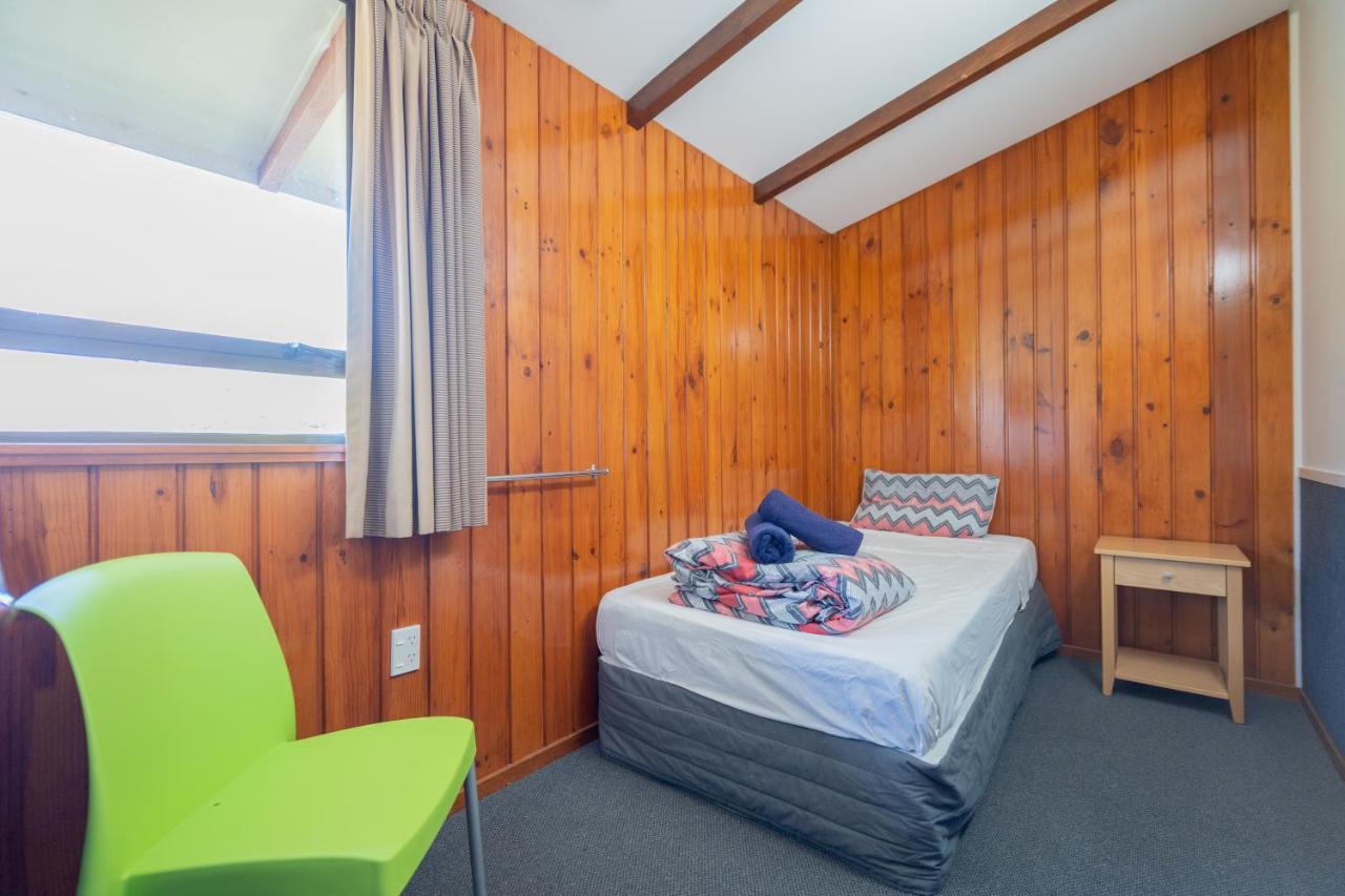Te Anau Central Backpackers Esterno foto