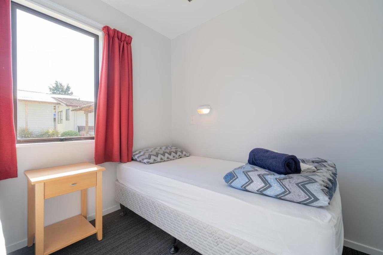 Te Anau Central Backpackers Esterno foto